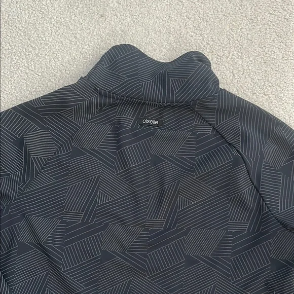 Oiselle sz L black Firecracker cropped long sleeve - Picture 3 of 3